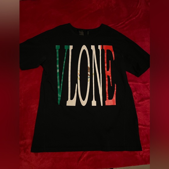 Authentic vlone shirt size M fits large, in good condition used once - Picture 2 of 2